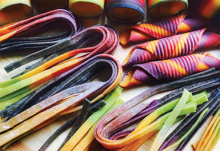 هنر تهیه و پخت انواع پاستا، ماکارونی و راویولی رنگارنگ