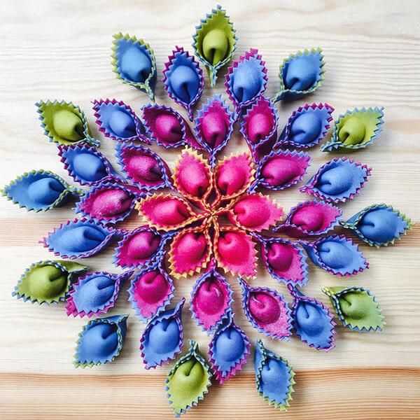 هنر تهیه و پخت انواع پاستا، ماکارونی و راویولی رنگارنگ