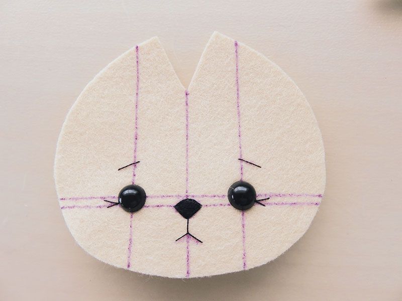 چگونه یک عروسک گربه نمدی درست کنیم؟