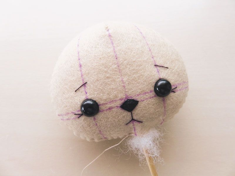 چگونه یک عروسک گربه نمدی درست کنیم؟