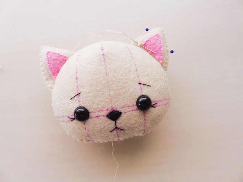 چگونه یک عروسک گربه نمدی درست کنیم؟