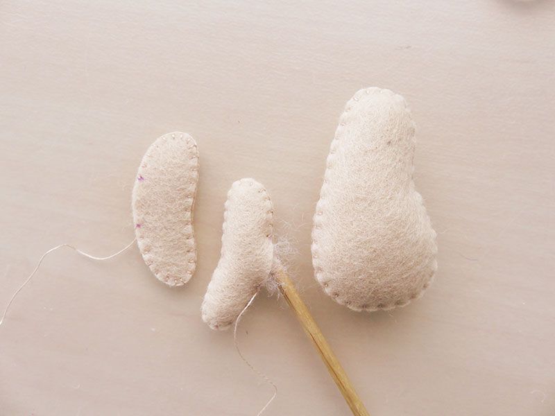 چگونه یک عروسک گربه نمدی درست کنیم؟