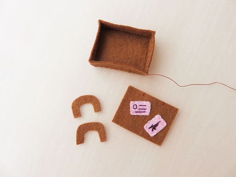 چگونه یک عروسک گربه نمدی درست کنیم؟