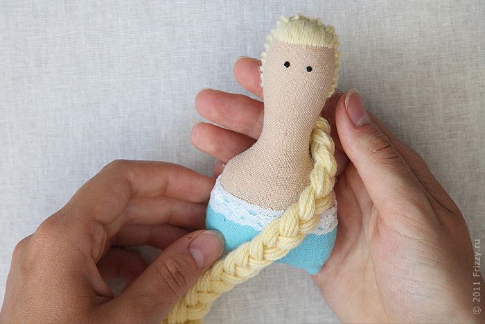 چطور موی سر عروسک را وصل کنیم؟